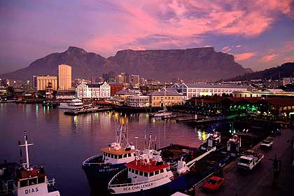 Victoria & Alfred Waterfront: Viele Touristen gehen ausschlie�lich in dem Einkaufs- und Am�sierviertel bummeln